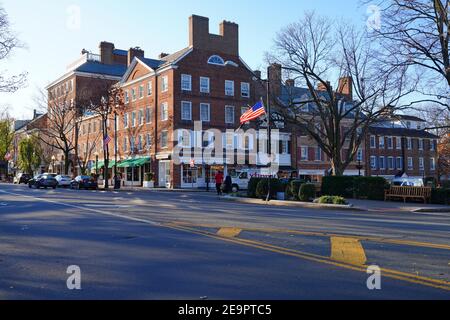 PRINCETON, NJ -16 NOV 2020- vue de Palmer Square, une place phare dans le centre-ville de Princeton, New Jersey, États-Unis. Banque D'Images