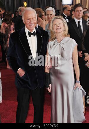 6 février 2021. DOSSIER : Christopher Plummer Dies à 91. Los Angeles, États-Unis. 27 février 2012. Christopher Plummer et sa femme  224 crédit: Tsuni/USA/Alamy Live News Banque D'Images