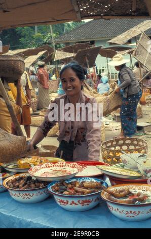 Marché d'Ubud - Bali - Indonésie 1983 (Photo sur film photographique) Banque D'Images