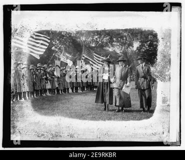 Mme Coolidge, Girl Scout review Banque D'Images