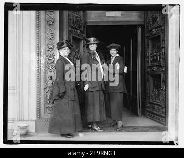 Mme Richard Wainright, Mme Abby Scott Baker, Mme Sue White, 4-23-20 Banque D'Images