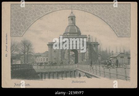 Muiderpoort, Sarphatistraat 124 gezien vanaf de Mauritskade met Links de Plantage Middenlaan. Uitgave Vivat, Amsterdam, Banque D'Images