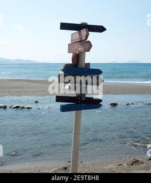 un voyage à la plage côtière rurale de plakias sur le côté sud de l'île de crète en grèce Banque D'Images