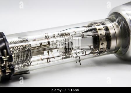 Une partie du tube de l'oscilloscope est destinée à l'enregistrement de processus électriques d'observations visuelles dans divers appareils électroniques radio pour la spécia Banque D'Images