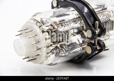 Une partie du tube de l'oscilloscope est destinée à l'enregistrement de processus électriques d'observations visuelles dans divers appareils électroniques radio pour la spécia Banque D'Images