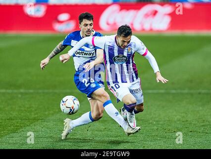 Oscar Plano de Real Valladolid CF et Ximo Navarro de Deportivo Alaves lors du championnat d'Espagne la Liga football match / LM Banque D'Images