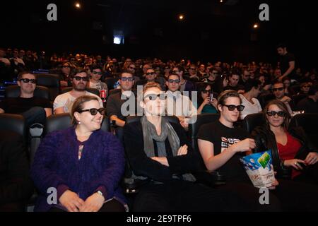 Tom Hiddleston au vue Cinema Extreme assis dans des lunettes 3D Banque D'Images