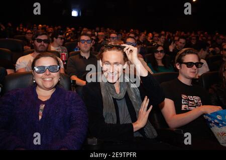 Tom Hiddleston au vue Cinema Extreme assis dans des lunettes 3D Banque D'Images