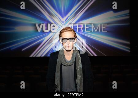 Tom Hiddleston au vue Cinema Extreme assis dans des lunettes 3D Banque D'Images