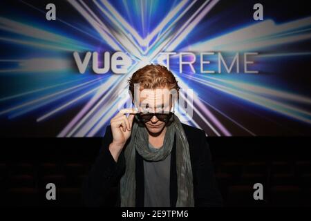 Tom Hiddleston au vue Cinema Extreme assis dans des lunettes 3D Banque D'Images