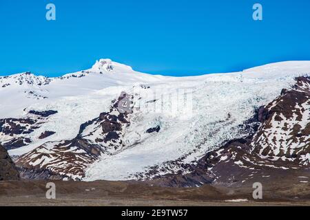 Les glaciers de sortie de Falljokull et de Virkisjokull du glacier d'Oraefajokull à Vatnajokull Parc national dans le sud de l'Islande Banque D'Images