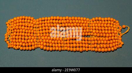 Égypte, le Caire, Musée égyptien, bracelet avec perles d'or, trouvé dans le complexe funéraire de Sekhemkhet, troisième dynastie, Saqqara. Banque D'Images