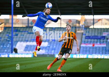 Marcuss Harness de Portsmouth et Callum Elder de Hull City - Portsmouth / Hull City, Sky Bet League One, Fratton Park, Portsmouth, Royaume-Uni - 23 janvier 2021 utilisation éditoriale uniquement - des restrictions DataCo s'appliquent Banque D'Images