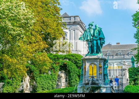 Statue des comtes Egmont et Hoorn sur la place petit Sablon à Bruxelles, Belgique Banque D'Images