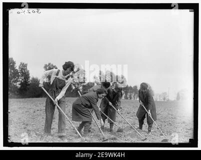 La guerre d'urgence NATIONAL GARDENS COM. FARMERETTES Banque D'Images