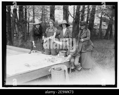 La guerre d'urgence NATIONAL GARDENS COM. FARMERETTES Banque D'Images