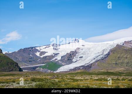 Glaciers de Falljokull et de virkisjokull dans le parc national de Vatnajokull sur un jour d'été ensoleillé Banque D'Images