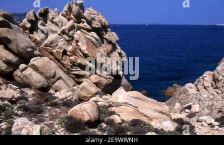 Palaos, Sardaigne, Italie. Roche de granit typique de Gallura (scanné à partir de colorslide) Banque D'Images