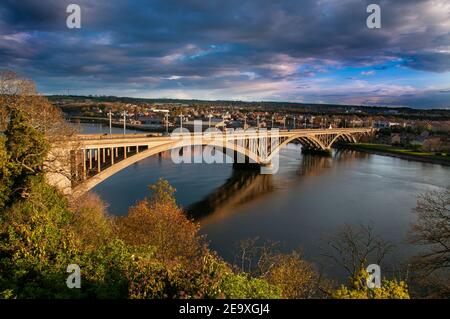 Le pont Royal Tweed à Berwick-upon-Tweed qui, entre 1928 et le début des années 80, transportait la route Great North (A1) Banque D'Images
