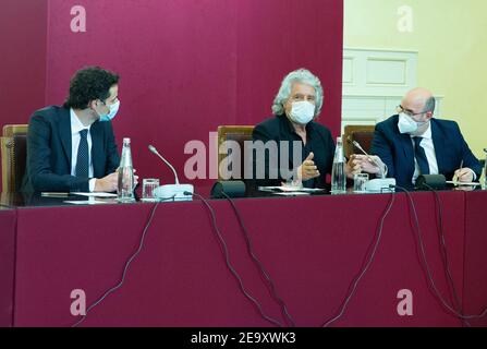 2/6/2021 - Rome, délégation du mouvement 5 étoiles à la réunion avec Mario Draghi photo: Andrea Cioffi, Beppe Grillo, Vito Crimi (photo d'IPA/Sipa USA) Banque D'Images