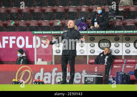 Burnley, Royaume-Uni. 06e février 2021. Sean Dyche le responsable de Burnley sur la touche à Burnley, Royaume-Uni, le 6/2021. (Photo de Conor Molloy/News Images/Sipa USA) crédit: SIPA USA/Alay Live News Banque D'Images