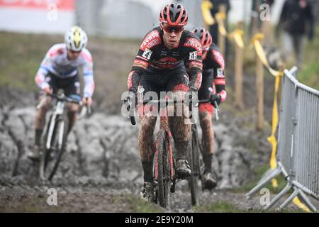 Laurens Sweeck belge photographié en action lors de la course d'élite masculine de l'épreuve cycliste 'Noordzeecross' à Middelkerke, le huitième et las Banque D'Images