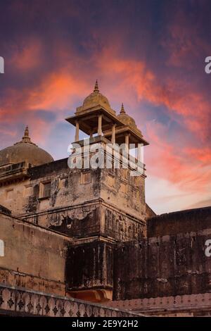 Célèbre fort d'ambre faisant face à la ville rose dans l'état du Rajasthan, inde. Banque D'Images