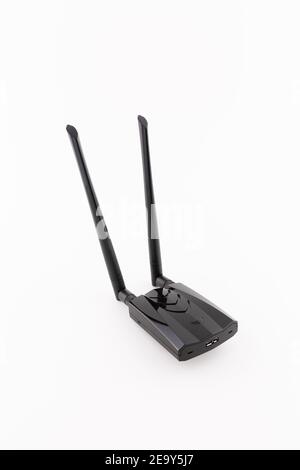 Adaptateur USB sans fil Wi-Fi isolé sur fond blanc Banque D'Images