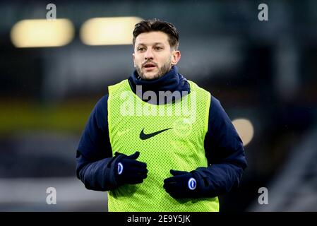 Burnley, Royaume-Uni. 06e février 2021. Adam Lalluana de Brighton et Hove Albion se réchauffe. Premier League Match, Burnley v Brighton & Hove Albion au Turf Moor de Burnley, Lancs, le samedi 6 février 2021. Cette image ne peut être utilisée qu'à des fins éditoriales. Utilisation éditoriale uniquement, licence requise pour une utilisation commerciale. Aucune utilisation dans les Paris, les jeux ou les publications d'un seul club/ligue/joueur. photo par Chris Stading/Andrew Orchard sports Photography/Alamy Live News crédit: Andrew Orchard sports Photography/Alamy Live News Banque D'Images