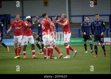 ROCHDALE, ANGLETERRE. 6 FÉVRIER : Adedeji Oshilaja, du Charlton Athletic FC, célèbre le deuxième but de Charlton lors du match Sky Bet League 1 entre Rochdale et Charlton Athletic au stade Spotland, à Rochdale, le samedi 6 février 2021. (Credit: Ian Charles | MI News) Credit: MI News & Sport /Alay Live News Banque D'Images