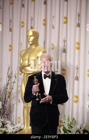 OSCARS - PRESSROOM - l'acteur Christopher Plummer détient son Oscar pour le meilleur acteur de soutien pour son rôle dans les débutants dans la salle de presse lors des 84e Academy Awards à Los Angeles le 26 février 2012. Photo de Francis Specker Banque D'Images