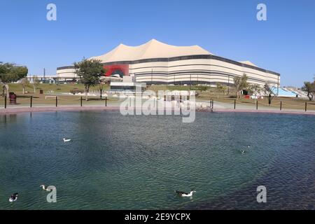 Vue sur le stade Al Bayt, également connu sous le nom de stade Al Khor au Qatar. Banque D'Images