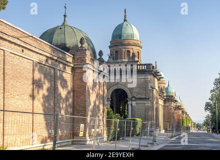 Zagreb, Croatie - 9 août 2020 : vue de l'entrée de l'extéririor sur la rénovation du cimetière de Mirogoj après le tremblement de terre de 2020 Banque D'Images