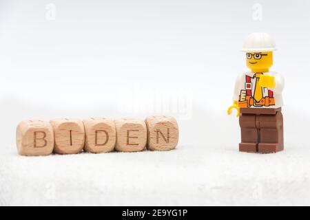 SCRANTON, PA - 15 AOÛT 2016 : le vice-président Joe Biden fait un geste de pointage en pronontant un discours à l'événement de campagne pour la présidence démocratique Banque D'Images