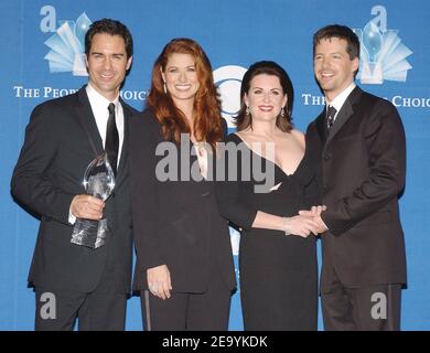 Eric McCormack, Debra Messing, Megan Mullally et Sean Hayes assistent à la salle de presse des 31e Prix annuels du choix du peuple, qui se tiennent à l'Auditorium civique de Pasadena. Los Angeles, 9 janvier 2005. Photo de Lionel Hahn/Abaca. Banque D'Images