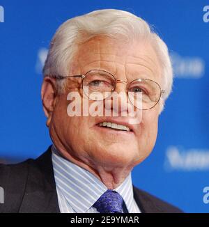 Le sénateur Edward Kennedy (D-Mass.) s'adresse à un déjeuner du National Press Club sur « UN plan directeur démocratique pour l'avenir de l'Amérique » à Washington DC, États-Unis, le 12 janvier 2005. Photo par Olivier Douliery/ABACA. Banque D'Images