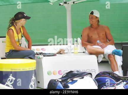 Rebecca Cartwright, la nouvelle petite amie de Lleyton Hewitt, pendant le tennis australien ouvert du 17 au 30 janvier. Melbourne, Australie, le 16 janvier 2005. Photo de Corine Dubreuil/Cameleon/ABACA. Banque D'Images