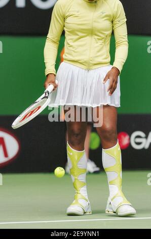 Serena Williams, joueur de tennis américain, lors de son match contre la Camille PIN française, au tournoi de tennis australien ouvert à Melbourne du 17 au 30 janvier. Melbourne, Australie, le 17 janvier 2005. Photo de Corine Dubreuil/Cameleon/ABACA. Banque D'Images