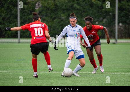 Ella Kaabachi de GPSO 92 Issy et Agathe Donnary de ASJ Soyaux se battent pour le ballon pendant le championnat de France féminin, D1 Arkema football match entre GPSO 92 Issy et ASJ Soyaux Charente le 6 février 2021 au stade le Gallo à Boulogne-Billancourt, France - photo Melanie Laurent/A2M Sport Consulting/DPPI/LiveMedia/Sipa USA crédit: SIPA USA/Alay Live News Banque D'Images