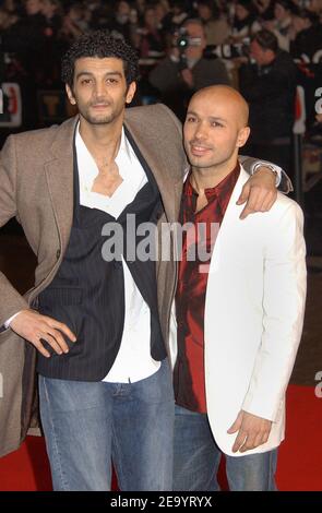 Les humoristes français Eric et Ramzy arrivent à la 6e édition des NRJ Music Awards au Palais des Festival de Cannes, France, le 22 janvier 2005. Photo par Steeve/ABACA. Banque D'Images