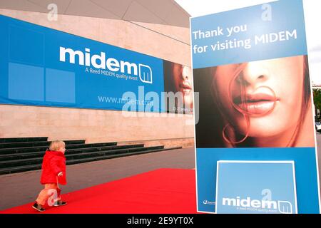 Vues générales et ambiances de la 39e édition du marché international de la musique, MIDEM 2005, qui s'est tenue au Palais du Festival à Cannes, dans le sud de la France, le 23 janvier 2005. Photo de Gerald Holubowicz/ABACA. Banque D'Images