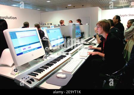 Vues générales et ambiances de la 39e édition du marché international de la musique, MIDEM 2005, qui s'est tenue au Palais du Festival à Cannes, dans le sud de la France, le 23 janvier 2005. Photo de Gerald Holubowicz/ABACA. Banque D'Images