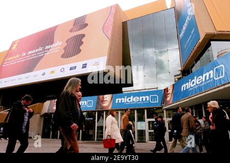 Vues générales et ambiances de la 39e édition du marché international de la musique, MIDEM 2005, qui s'est tenue au Palais du Festival à Cannes, dans le sud de la France, le 23 janvier 2005. Photo de Gerald Holubowicz/ABACA. Banque D'Images