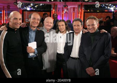 Nicolas Canteloup, Philippe Geluck, Jean-Pierre Coffe, Philippe Candeloro, Michel Drucker et Nelson Monfort posent après le talk show de Michel Drucker Vivement Dimanche avec l'invité spécial du champion français de patinage sur glace Philippe Candeloro le 7 février 2005 à Paris, France. Photo de Jean-Jacques Datcary/ABACA Banque D'Images