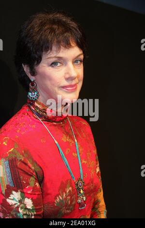 L'actrice française Anny Duperey pose à la première du spectacle de vacances sur glace 'Deams' au Zénith à Paris, en France, le 10 février 2005. Photo de Laurent Zabulon/ABACA. Banque D'Images