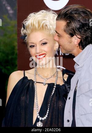 Le chanteur Gwen Stefani et son mari Gavin Rossdale assistent à la 47e Grammy Awards à Los Angeles, en Californie, le 13 février 2005. Photo de Hahn-Khayat/ABACA. Banque D'Images