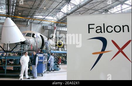 Salle de montage Dassault Falcon 7X à l'usine Dassault Aviation de Mérignac, dans le sud-ouest de la France, le 15 février 2005. Photo de Patrick Bernard/ABACA. Banque D'Images