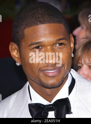 Usher arrive au 77e prix annuel de l'Académie, qui a eu lieu au Kodak Theatre à Hollywood, en Californie, le 27 février 2005. Photo de Hahn-Khayat-Nebinger/ABACA Banque D'Images