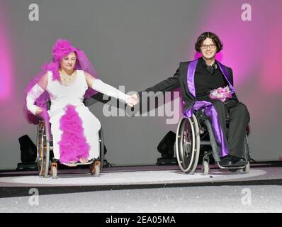 EXCLUSIF. Atmosphère à la première édition de la cérémonie des trophées de l'APAJH organisée par l'Association pour adultes et jeunes Handicaps (Association pour adultes et jeunes handicapés) et tenue au Palais des Congrès à Paris, France, le 28 février 2005. Photo de Benoit Pinguet/ABACA. Banque D'Images