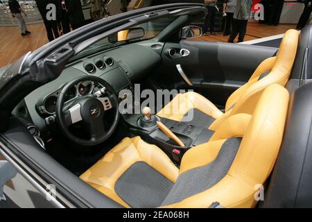 Le Nissan 350 Z Roadster Grand Tourismo est présenté comme première présentation mondiale au 75e salon de l'automobile de Genève, le 2 mars 2005. Photo de Laurent Zabulon/ABACA. Banque D'Images